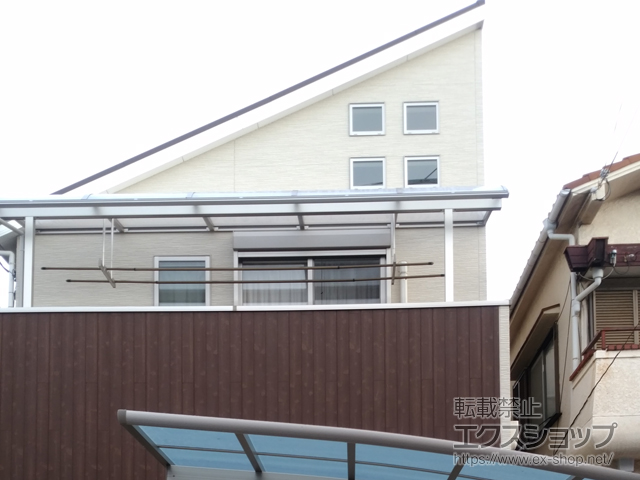 兵庫県神戸市ののバルコニー・ベランダ屋根 ヴェクターテラス R型 屋根タイプ 単体 積雪〜20cm対応＋ヴェクターテラス 吊り下げ式物干し 標準 2本入り×1セット 施工例