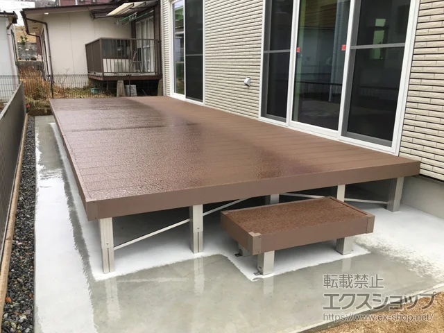 福島県いわき市のYKKAPのウッドデッキ リウッドデッキ 200+独立式リウッドステップ2型(1段) 施工例