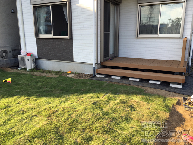 神奈川県平塚市ののウッドデッキ リウッドデッキ 200＋段床セット 正面タイプ 2段＋リウッドデッキフェンス2型＜ラチス格子＞ 施工例