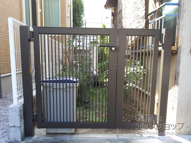 東京都世田谷区のの門扉 プレスタ門扉 2型 細たて桟 両開き親子 柱使用 施工例