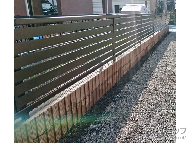 神奈川県相模原市ののフェンス・柵 エクスラインフェンス23型 横半目隠し 自由柱施工 施工例