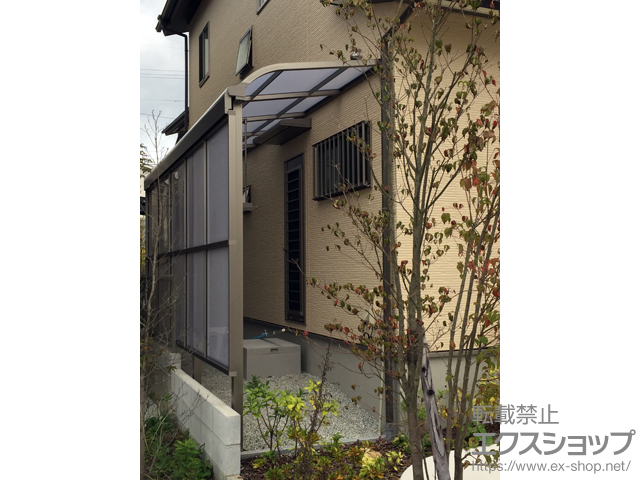 京都府亀岡市ののテラス屋根 スピーネ R型 テラスタイプ 単体 積雪〜20cm対応＋吊り下げ物干し Aセット 標準2本入り＋前面スクリーン2段 施工例
