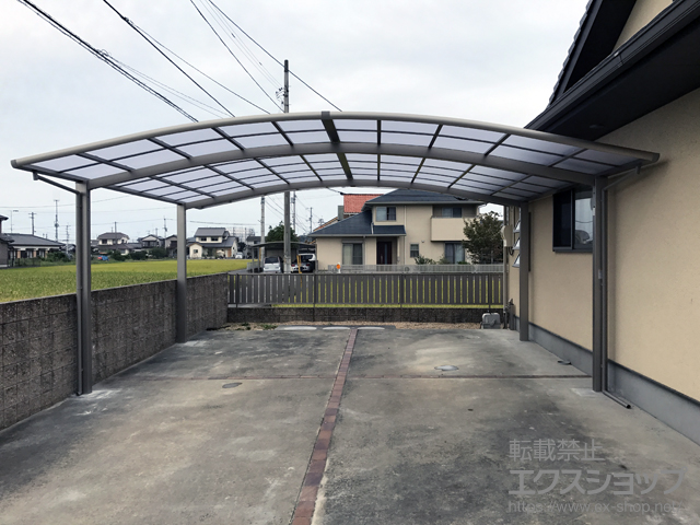 愛媛県新居浜市ののカーポート フーゴR (ラウンドスタイル) ワイド 積雪〜20cm対応 施工例
