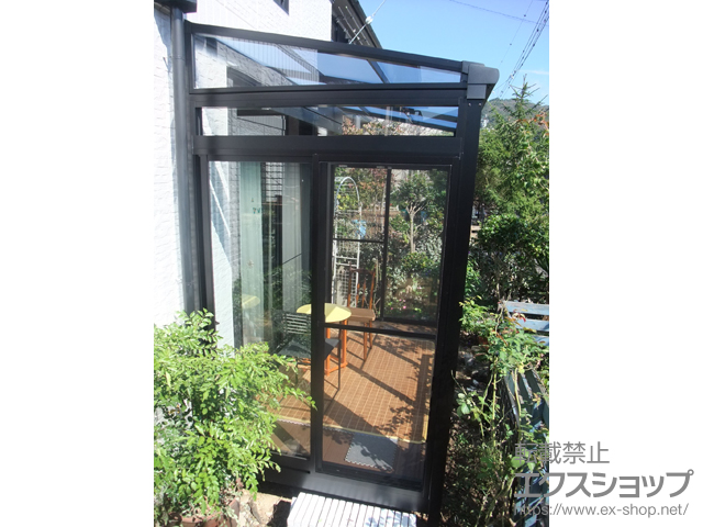 奈良県生駒郡平群町のLIXIL リクシル（トステム）のテラス囲い・サンルーム サニージュ F型 床納まり ランマ付 積雪〜20cm対応 施工例