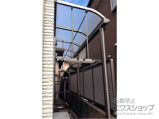 兵庫県伊丹市ののテラス屋根 スピーネ R型 テラスタイプ 単体 積雪〜20cm対応＋ スピーネ 吊り下げ物干しＡセット ロング 2本入り×1セット＋スピーネ 前面スクリーン 1段仕様 施工例