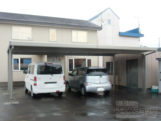 北海道室蘭市のLIXIL リクシル（トステム）のカーポート テリオスポートIII 1500 3台用 角柱4本仕様 積雪〜50cm対応 施工例