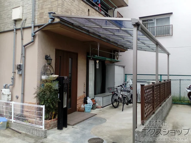 大阪府吹田市のLIXIL(リクシル)のテラス屋根 スピーネ F型 テラスタイプ 連棟 積雪〜20cm対応 施工例