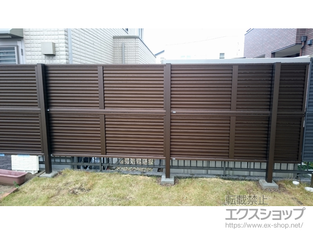 岐阜県羽島市ののフェンス・柵 ミエーネフェンス 目隠しルーバータイプ 2段支柱 自立建て用（パネル2段） 施工例