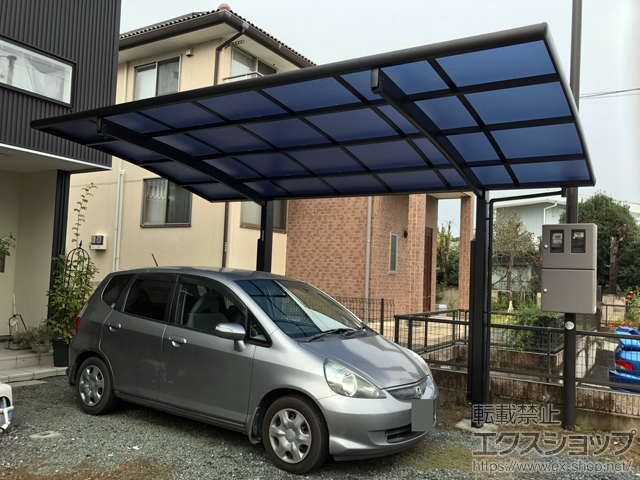 群馬県伊勢崎市ののカーポート レイナポートグラン　積雪〜20cm対応＋着脱式サポート 標準・ハイルーフ兼用 2本入り×1セット 施工例