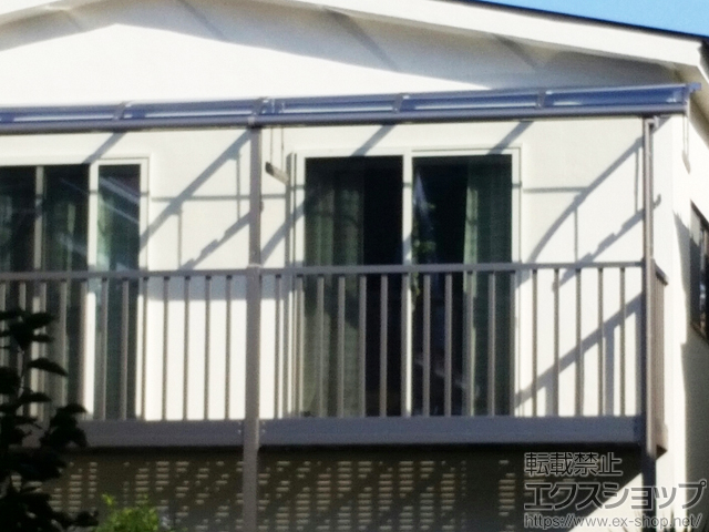 東京都世田谷区のLIXIL リクシル（トステム）のバルコニー ビューステージHスタイル 縦太格子 連棟 柱建て式 施工例