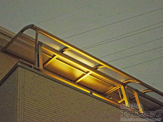 埼玉県草加市ののバルコニー・ベランダ屋根 プレシオステラス R型 屋根タイプ 単体 積雪〜20cm対応 施工例