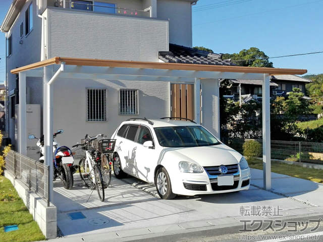 奈良県生駒郡斑鳩町ののカーポート フーゴFプラス (フラットスタイル) ワイド 木調色 積雪〜20cm対応 施工例