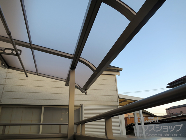 東京都江戸川区ののバルコニー・ベランダ屋根 スピーネ R型 屋根タイプ 単体 積雪〜20cm対応 施工例