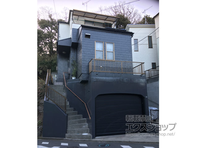 神奈川県藤沢市のLIXIL リクシル（トステム）のガレージシャッター ガレージシャッタークワトロ 電動式 内部付タイプ ※外部停電時開閉機構 施工例