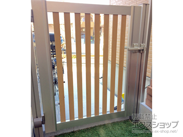 埼玉県さいたま市のの門扉 ルシアス門扉CS01型 たて太格子 片開き 複合カラー 門柱使用 施工例