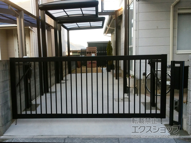 岡山県倉敷市ののカーゲート スウィングアップゲート2型 縦格子 電動式 施工例