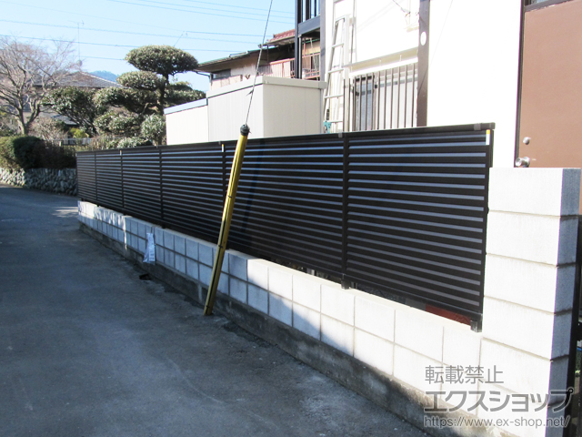 東京都八王子市ののフェンス・柵 ミエーネフェンス 目隠しルーバータイプ 自由柱施工 施工例