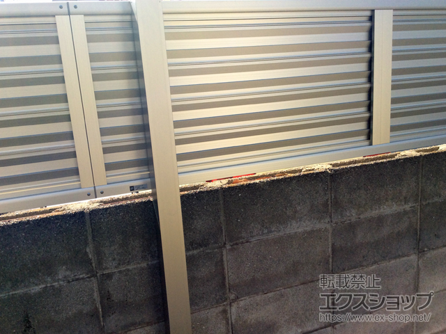 兵庫県加古川市ののフェンス・柵 ミエーネフェンス 目隠しルーバータイプ 2段支柱 自立建て用（パネル1段） 施工例