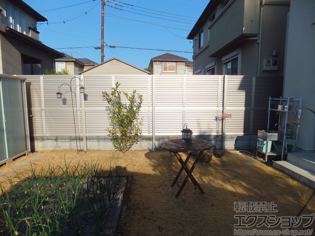 埼玉県三郷市ののフェンス・柵 ミエーネフェンス 目隠しルーバータイプ 2段支柱 施工例