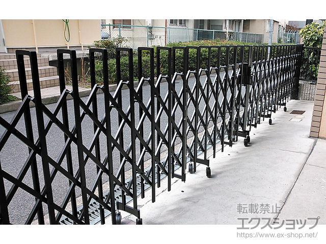 大阪府枚方市ののカーゲート トリップゲート RC型 ノンレール 両開き 72W（36S+36M） 施工例