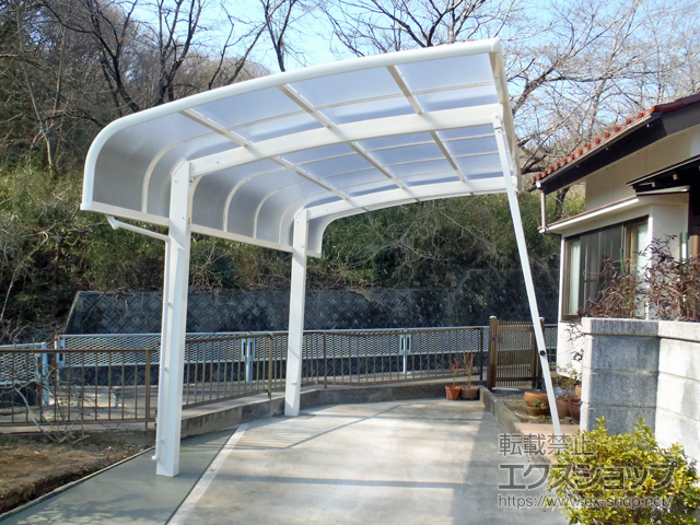 山梨県甲府市ののカーポート レイナキャップポートグラン　積雪〜20cm対応 施工例