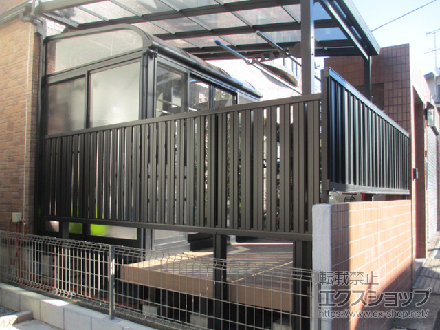 千葉県流山市ののフェンス・柵 エクスラインフェンス22型 たて半目隠し 2段支柱 自立建て用（パネル1段） 施工例