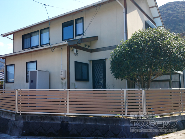 山口県萩市ののフェンス・柵 ルシアスフェンスF04型 横板 木目カラー 自由柱施工 施工例