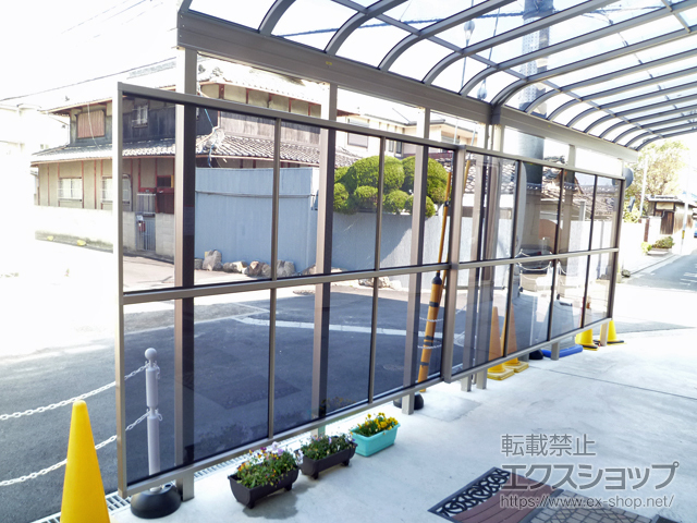 大阪府東大阪市ののカーポート スピーネ 前面スクリーン 施工例