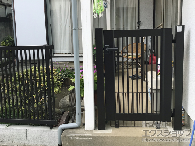 東京都港区のの門扉 エクスライン門扉13型 片開き　門柱使用 施工例