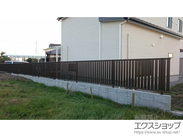 大分県宇佐市のYKKAPのフェンス・柵・塀 シンプレオフェンスST1型 縦スリット 自由柱施工 施工例