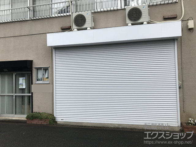 東京都あきる野市ののガレージシャッター プラテアII スチールタイプ 外置き電動式 施工例