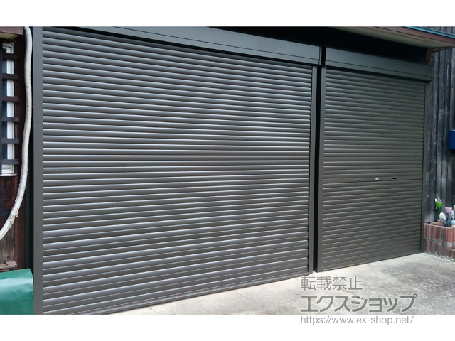 福岡県大牟田市のLIXIL リクシル（トステム）のガレージシャッター ガレージシャッタークワトロ 電動式 外部付タイプ 施工例