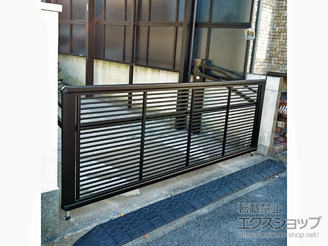 和歌山県和歌山市ののカーゲート ルシアスアップゲート 1型 横格子 手動 施工例