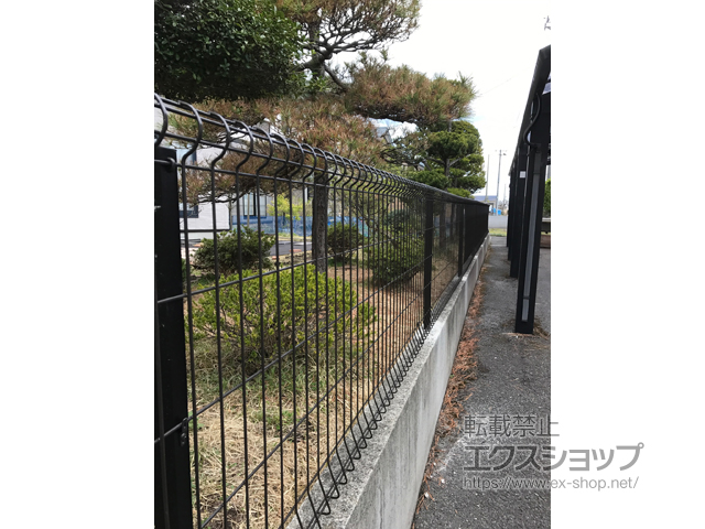 青森県十和田市ののフェンス・柵 イーネットフェンス 2F型 自由柱 施工例