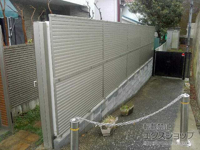 神奈川県横浜市ののフェンス・柵 レスティナフェンス5型 目隠しルーバー 2段支柱 ブロック建て用 施工例