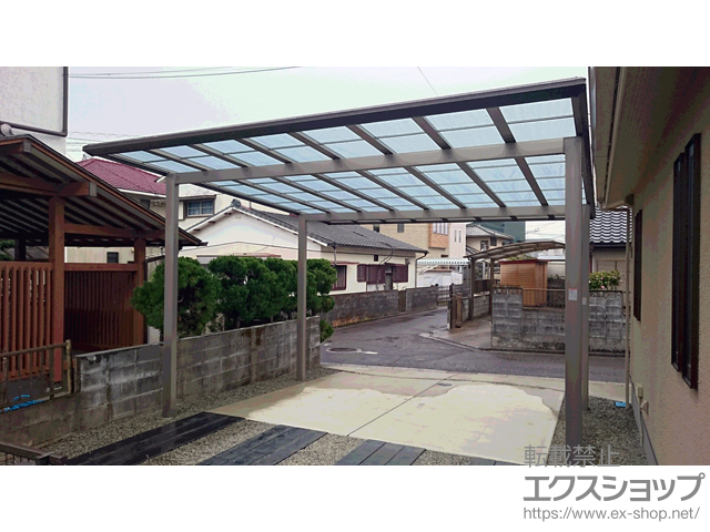 宮崎県宮崎市ののカーポート フーゴFプラス (フラットスタイル) ワイド 木調色 積雪〜20cm対応 施工例