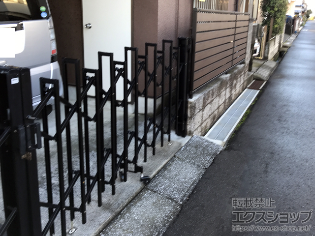 埼玉県川越市ののカーゲート ニュータイニー 4H型  両開き 440W 施工例