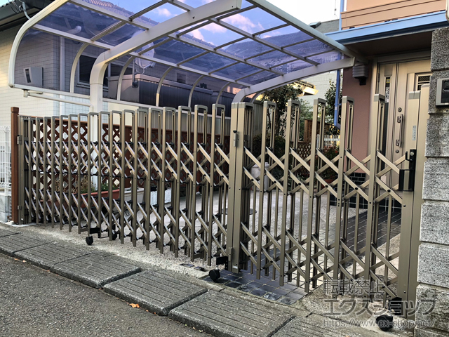 東京都町田市ののカーゲート トリップゲート ペットガード型 ノンレール 片開き親子 45DO(12S+33T) 施工例