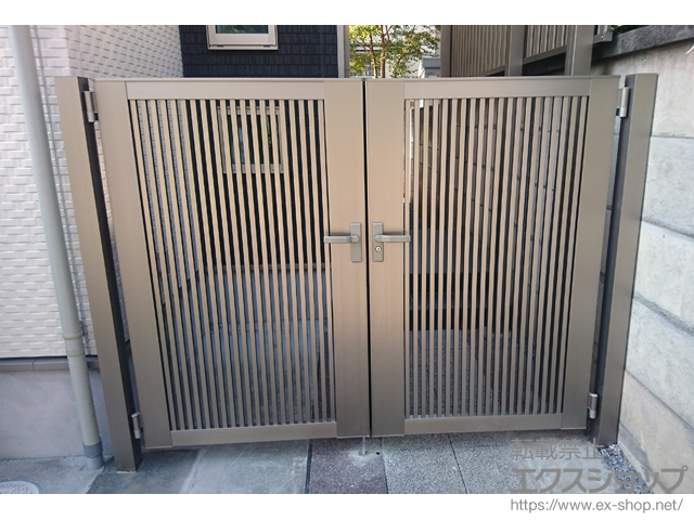 東京都三鷹市のの門扉 ライシス門扉 2型 細たて桟 両開き 柱使用 施工例