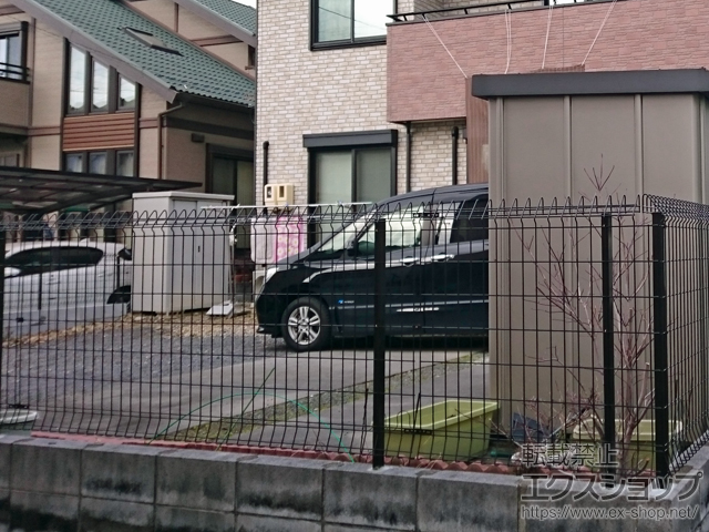 岐阜県大垣市ののフェンス・柵 メッシュフェンス G10-R 自在柱 施工例