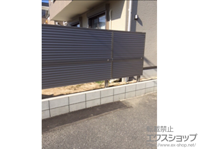 埼玉県南埼玉郡宮代町ののフェンス・柵 ミエーネフェンス 目隠しルーバータイプ 2段支柱 自立建て用（パネル2段） 施工例