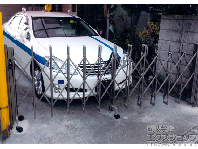 東京都練馬区ののカーゲート セレビューFA型 キャスター式 ノンレール 片開き 32SA 施工例