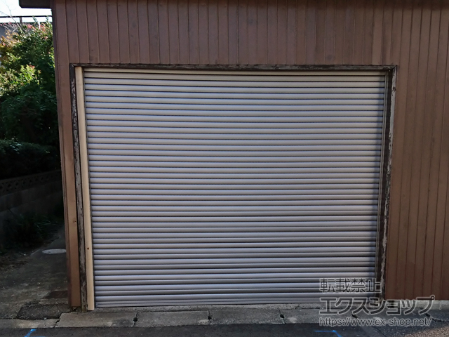 岡山県岡山市のLIXIL リクシル（トステム）のガレージシャッター ガレージシャッタークワトロ 電動式 内部付タイプ 施工例