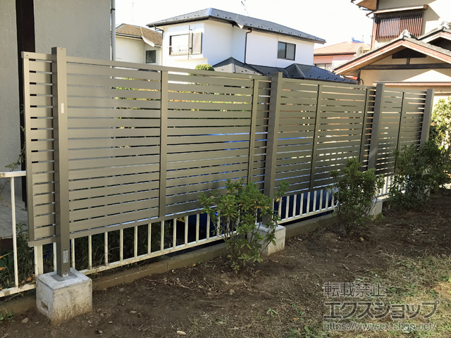 千葉県八街市ののフェンス・柵 プレスタフェンス 7Y型 横スリット アルミ多段柱使用（パネル1段） 施工例