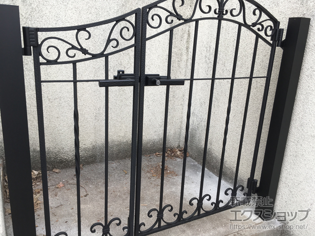 兵庫県西宮市のの ラフィーネ門扉4型 両開き親子 柱使用 施工例