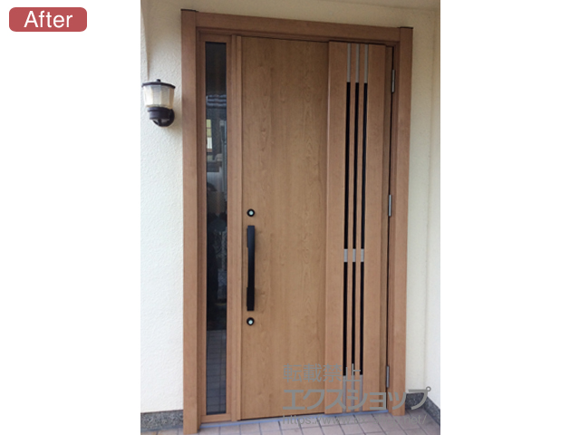 滋賀県野洲市のLIXIL リクシル（トステム）の玄関ドア リシェント 玄関ドア3 断熱K4仕様 手動 片袖仕様(ランマ無)R M83型 施工例