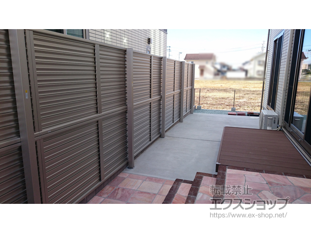 宮城県多賀城市ののフェンス・柵 ミエーネフェンス 目隠しルーバータイプ 2段支柱 自立建て用（パネル2段） 施工例