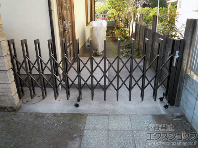 神奈川県茅ヶ崎市ののカーゲート アルシャインII M型 Aタイプ ノンレール 片開き 310S 施工例