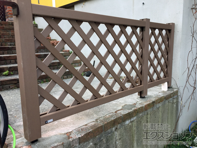 兵庫県神戸市ののフェンス・柵 リウッドフェンス2型＜ラチス格子＞ 間仕切柱施工 施工例