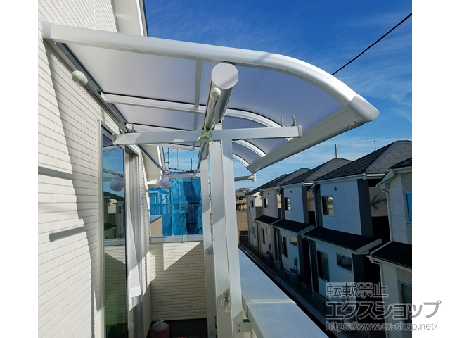 埼玉県川越市ののバルコニー・ベランダ屋根 〈2階〉ヴェクターテラス R型 屋根タイプ 単体 積雪〜20cm対応 施工例